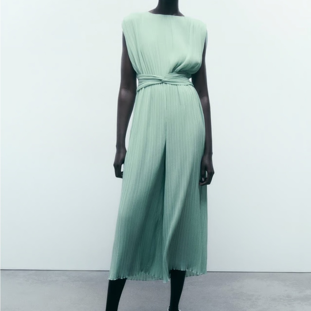 Medium Zara Sea Foam Pleated Cropped Jumpsuit